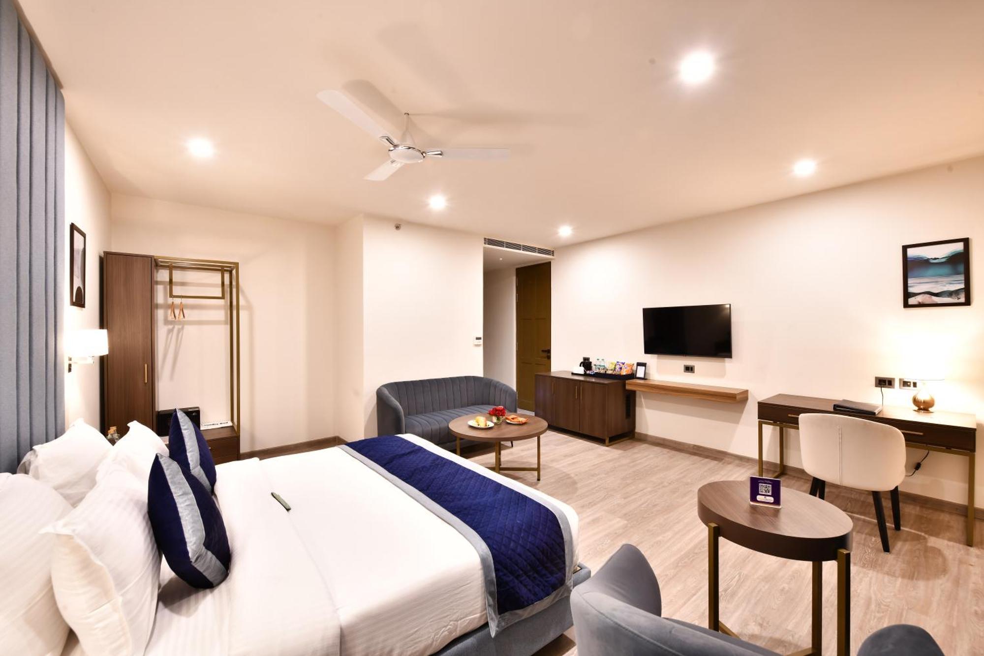 Click Collection Grand Gateway Varanasi Exterior photo